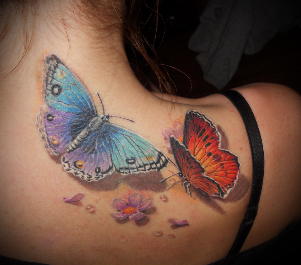 Татуировка бабочки на спине девушки: красота и символика
