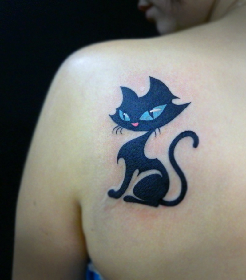Мифическая кошка с поднятой лапой Манэки-нэко в японской татуировке