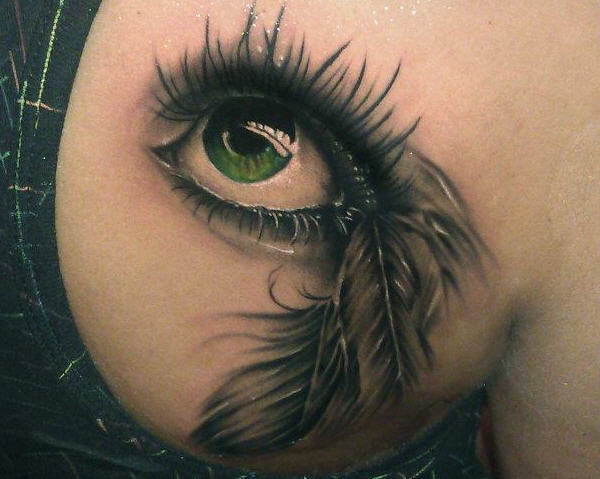 Татуировка на глазном яблоке: модель Кэтт Галлингер
