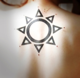 Тату Солнце: фото, эскизы и значение татуировки для девушек и мужчин
